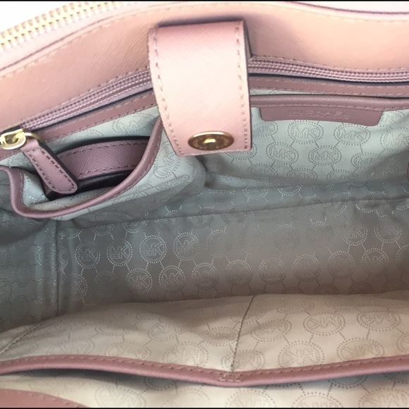 Michael Kors Sutton Dusty Rose 🌹 - Picture 3 of 8